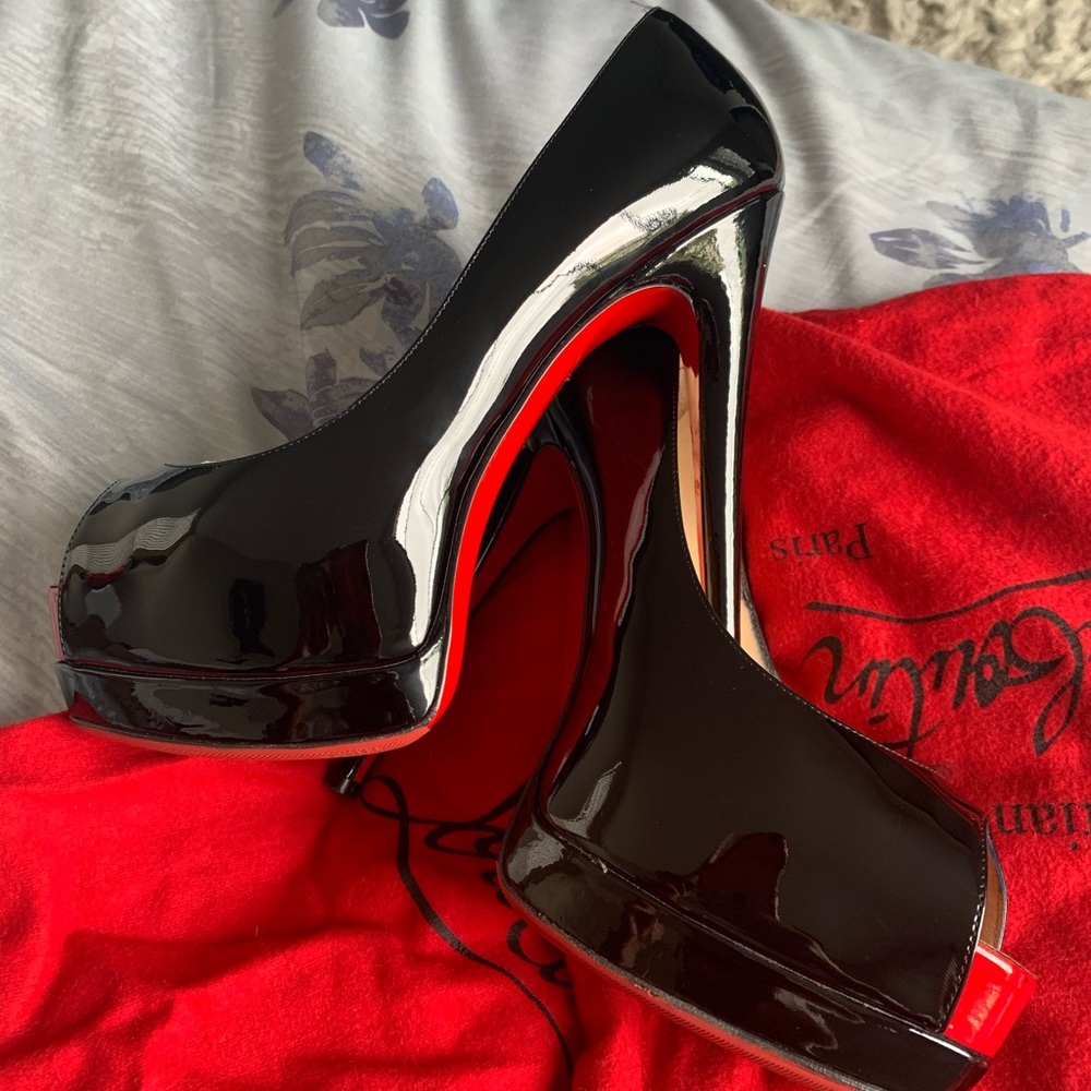 Beautiful Palais Royal 140 Patent Loubs 👠
